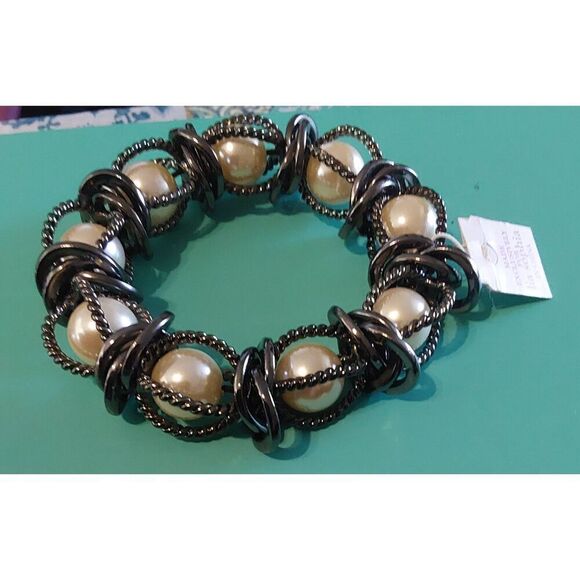 NWT~Gorgeous Lia Sophia Hematite & Mocha Pearl Stretch Bracelet - Picture 1 of 2